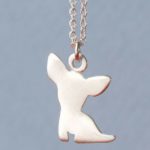 Colgante con forma de chihuahua de Zooz Jewlry