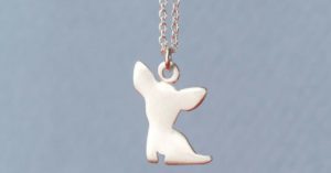 Colgante con forma de chihuahua de Zooz Jewlry