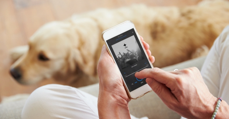 Siempre podrás recurrir a una 'palylist' interesante de Spotify (Istock)