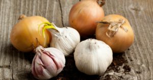 Los ajos y las cebollas (Istock)