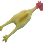 Pollo de látex de 51 cm, de Arquivet( 3,80 euros)