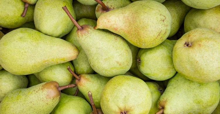 Aunque la pera no sea propia del verano puede ser una opción genial (Foto: iStock)